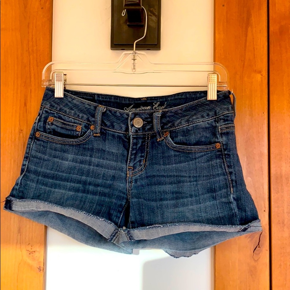 Cuffed short blue jeans